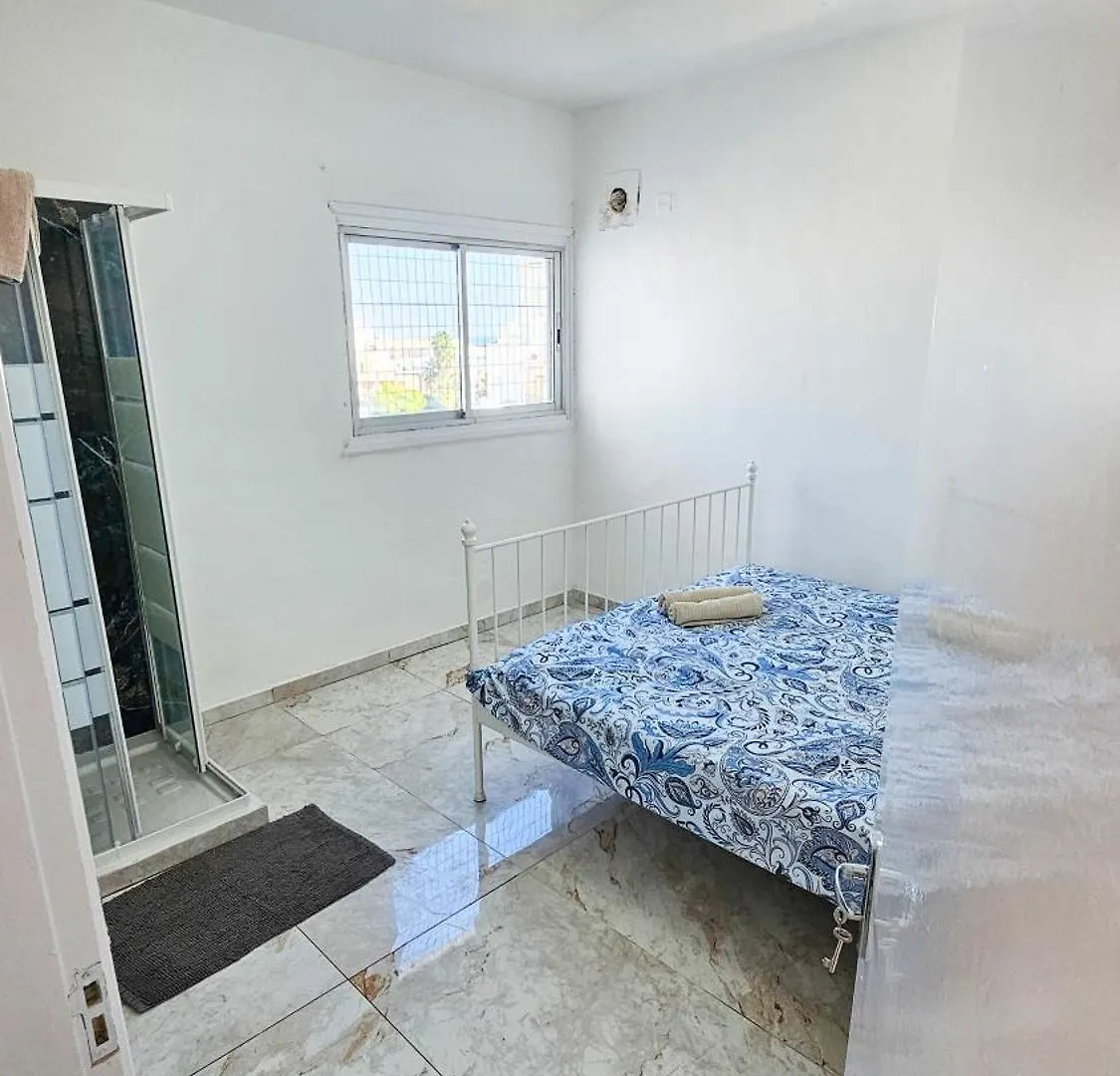 Homestay Central Rooms, 500M To Larnaca Marina